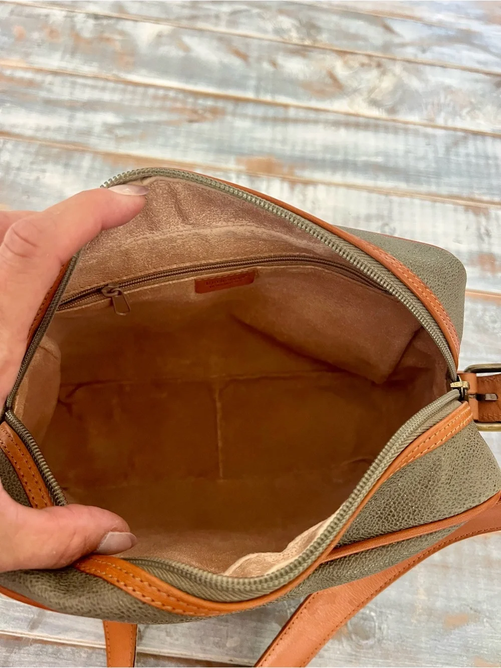 Vintage Burberry Crossbody Unisex Camera Bag – Made in Italy | Olive & Tan